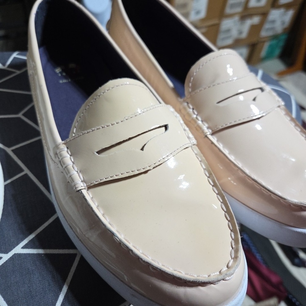 Cole Haan Womens Nude Patent Leather Penny Loafers Beige Slip On Shoes Size 8.5